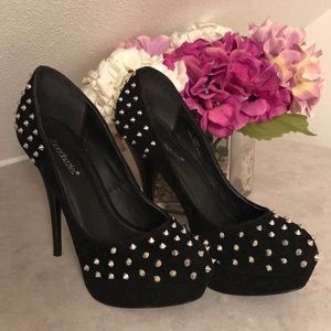 Shoe dazzle suede studded black stilettos 👠